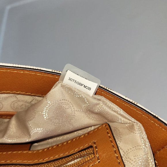 Authentic Michael Kors Purse - Picture 5 of 5